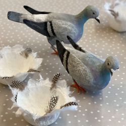 Papiermaché Taubenpaar