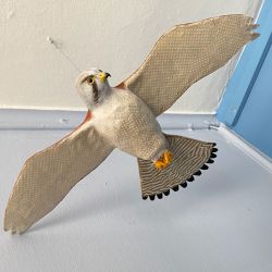 Papiermaché Turmfalke