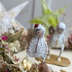 Papiermaché Zeitungsengeli