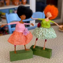 Papiermaché Freundinnen