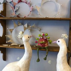 Papiermaché Pfauenpaar