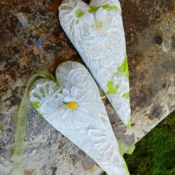 Papiermaché Reliefherz