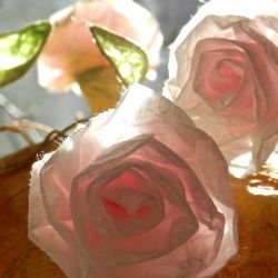 Papiermaché Rosengirlande