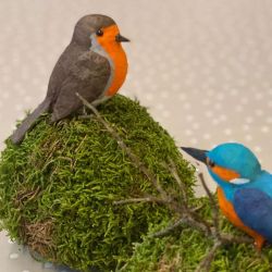 Papiermaché Rotkehlchen