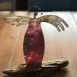 Papiermaché Schwemmholzengel